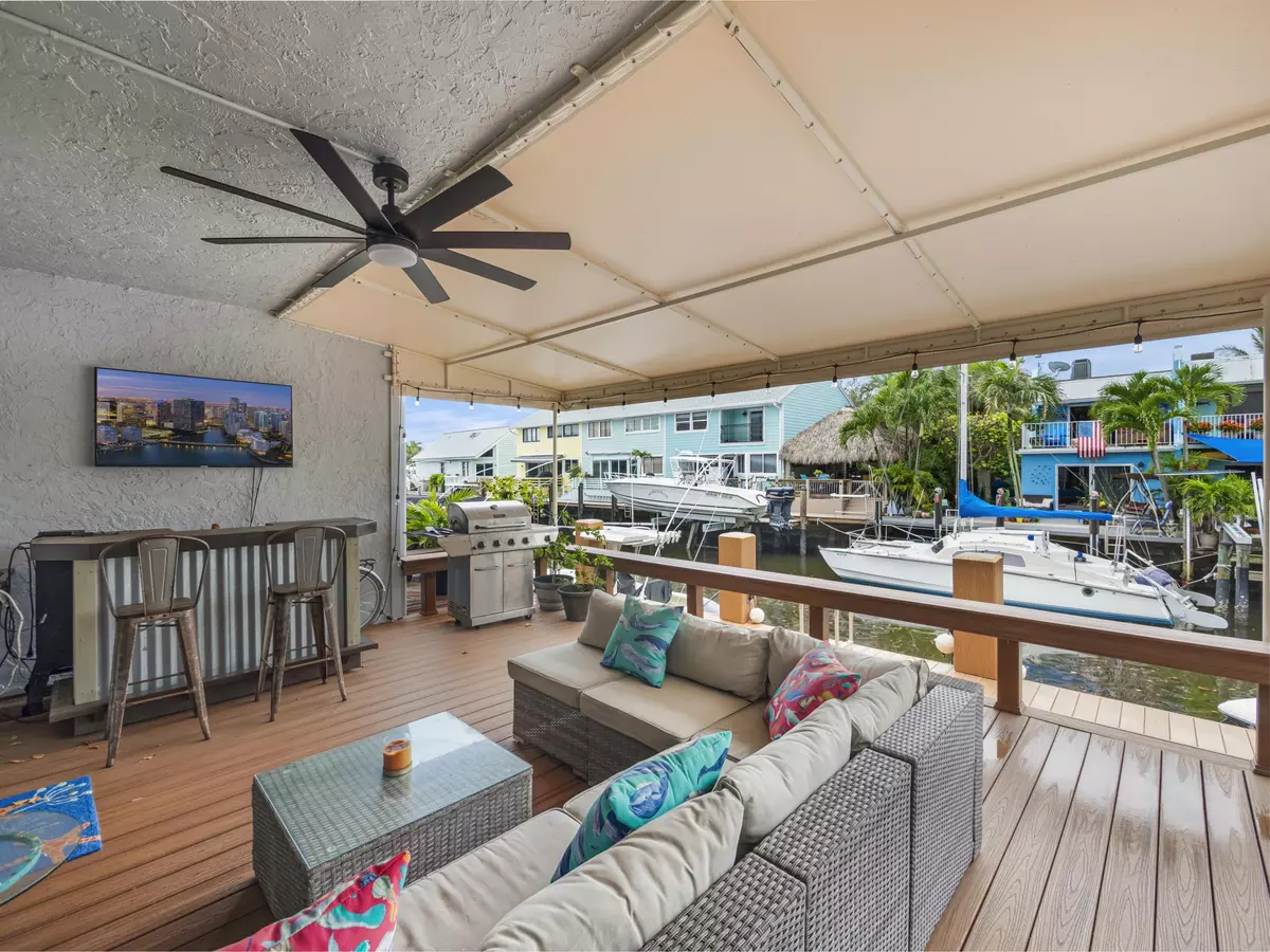 Boynton Beach, FL 33435,732 NE 12th TER 2