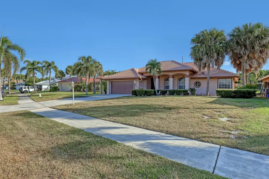 524 N Cypress DR, Tequesta, FL 33469