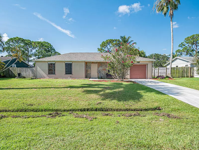 662 SE Ron Rico TER, Port Saint Lucie, FL 34983