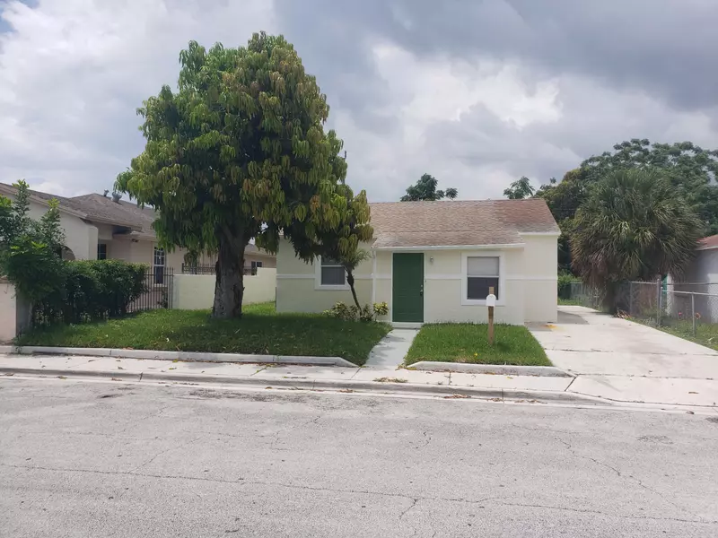 817 W 4th ST, Riviera Beach, FL 33404