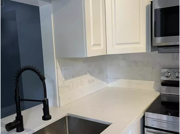 Pompano Beach, FL 33069,713 Gardens DR 104