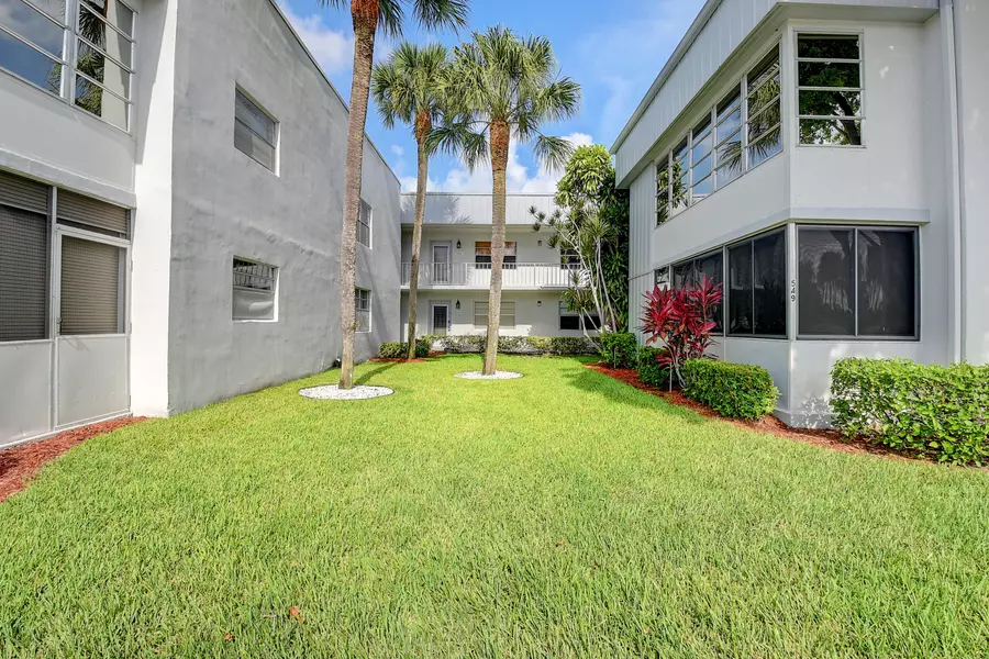 548 Burgundy L L, Delray Beach, FL 33484