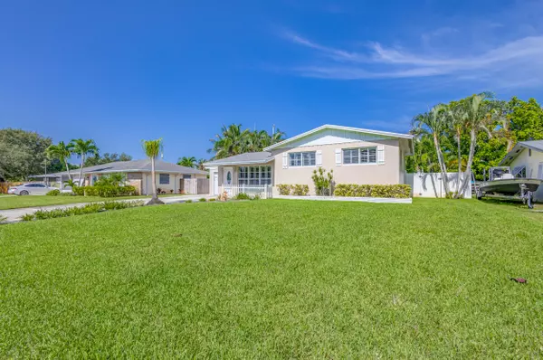 Tequesta, FL 33469,1506 Seabrook RD