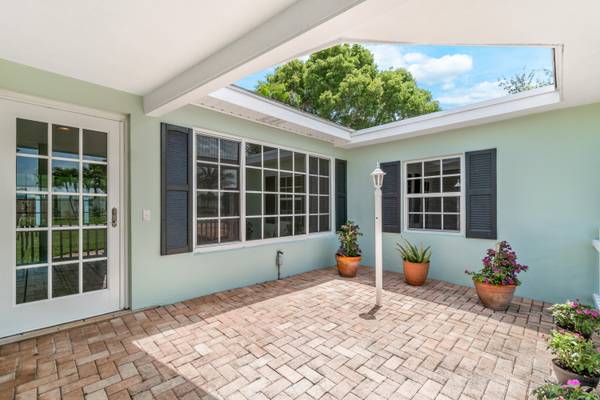 Delray Beach, FL 33444,112 Heather LN