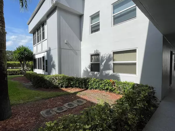 916 Flanders T, Delray Beach, FL 33484