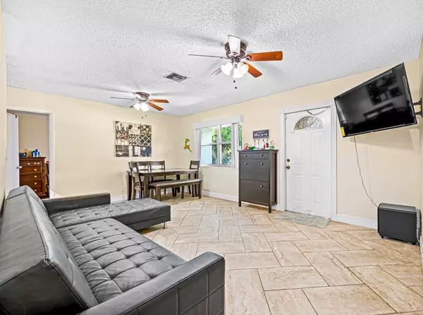 Greenacres, FL 33463,4216 Caesar CIR