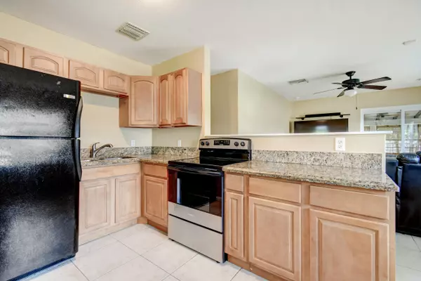 Lantana, FL 33462,887 W Duval ST