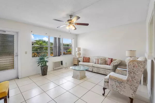 103 Kent G,  West Palm Beach,  FL 33417