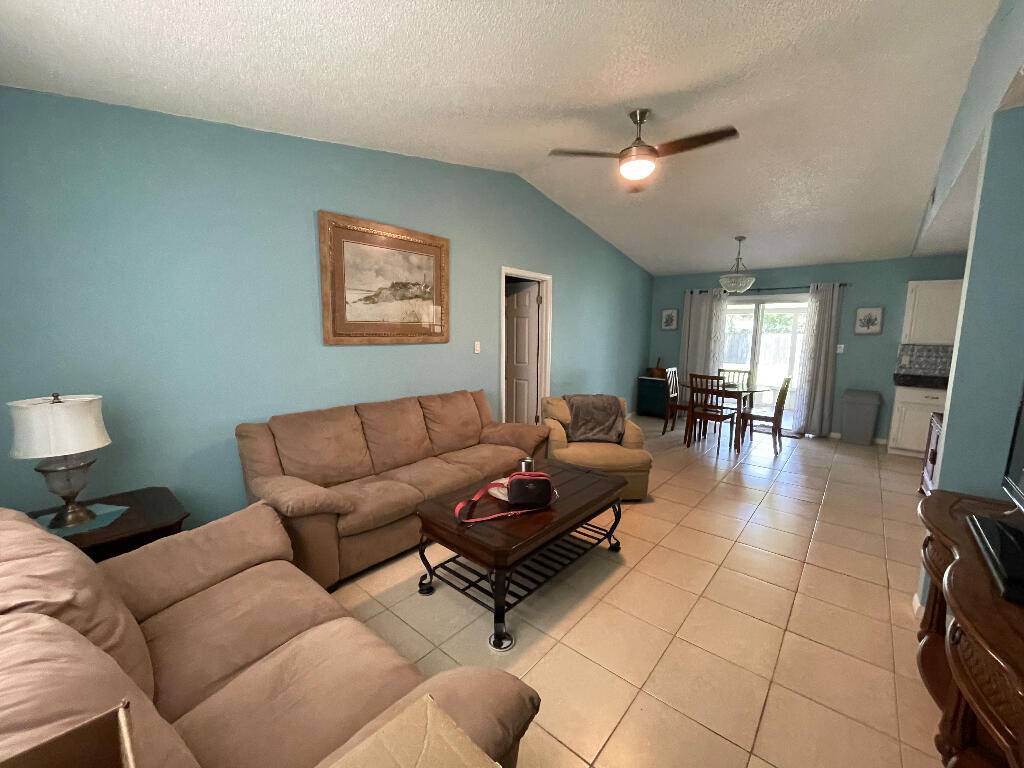 Port Saint Lucie, FL 34983,407 SW Duval AVE