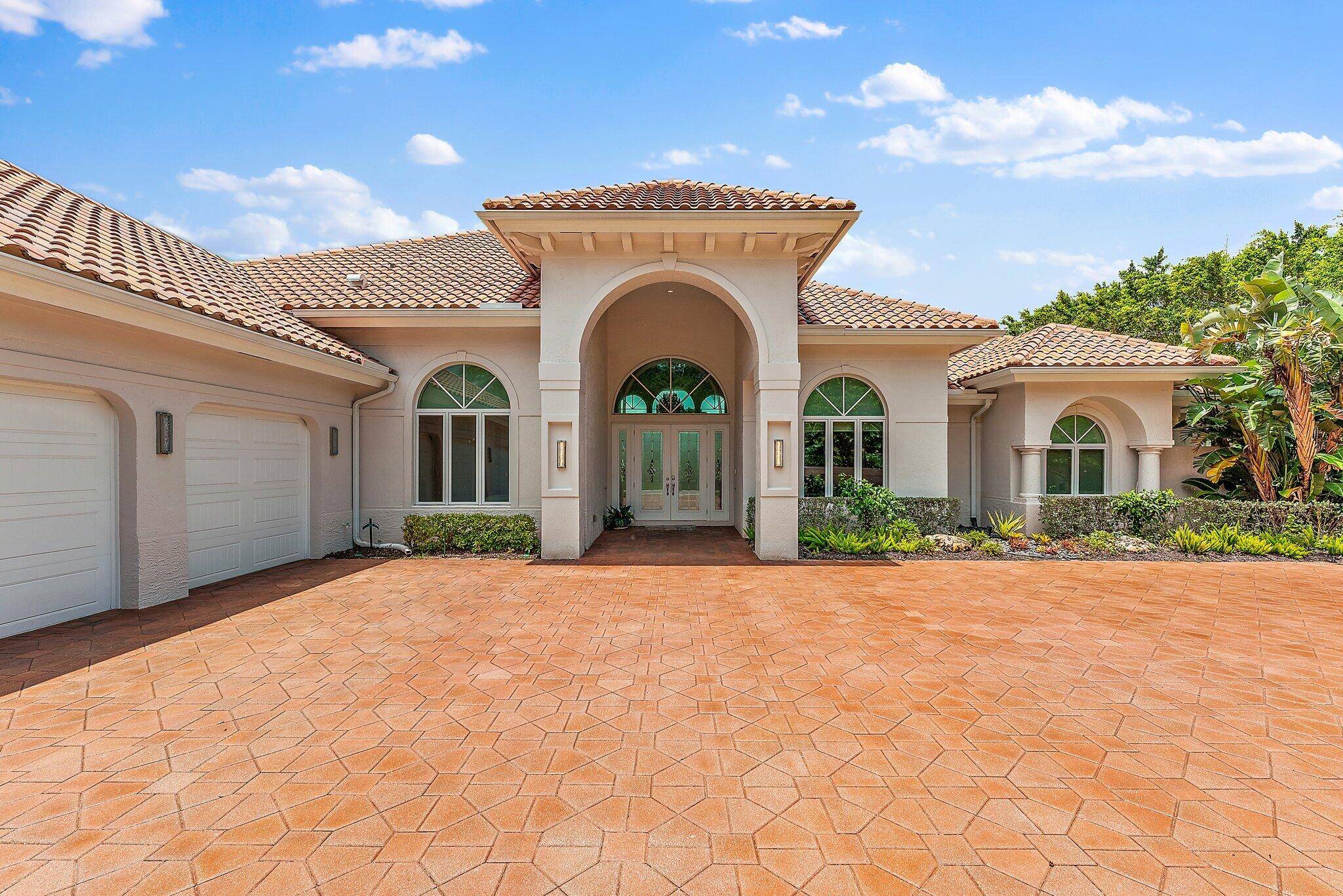 2763 Calais DR, Palm Beach Gardens, FL 33410