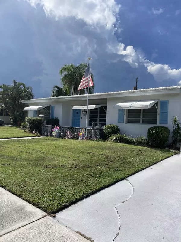 1412 Lake Erie DR, Lake Worth, FL 33461