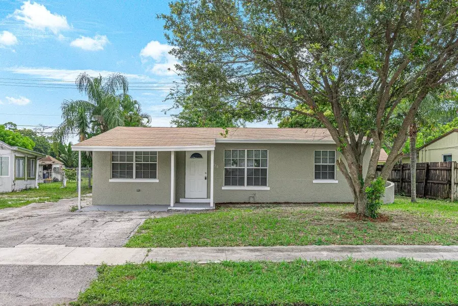 3720 S 55th AVE, Greenacres, FL 33463