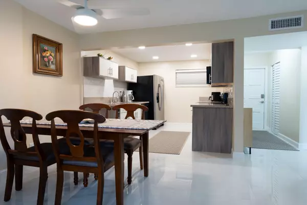 Lake Worth, FL 33461,2562 N Garden DR 109