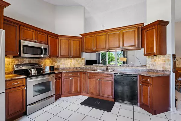 Boynton Beach, FL 33472,9178 Beverly CT