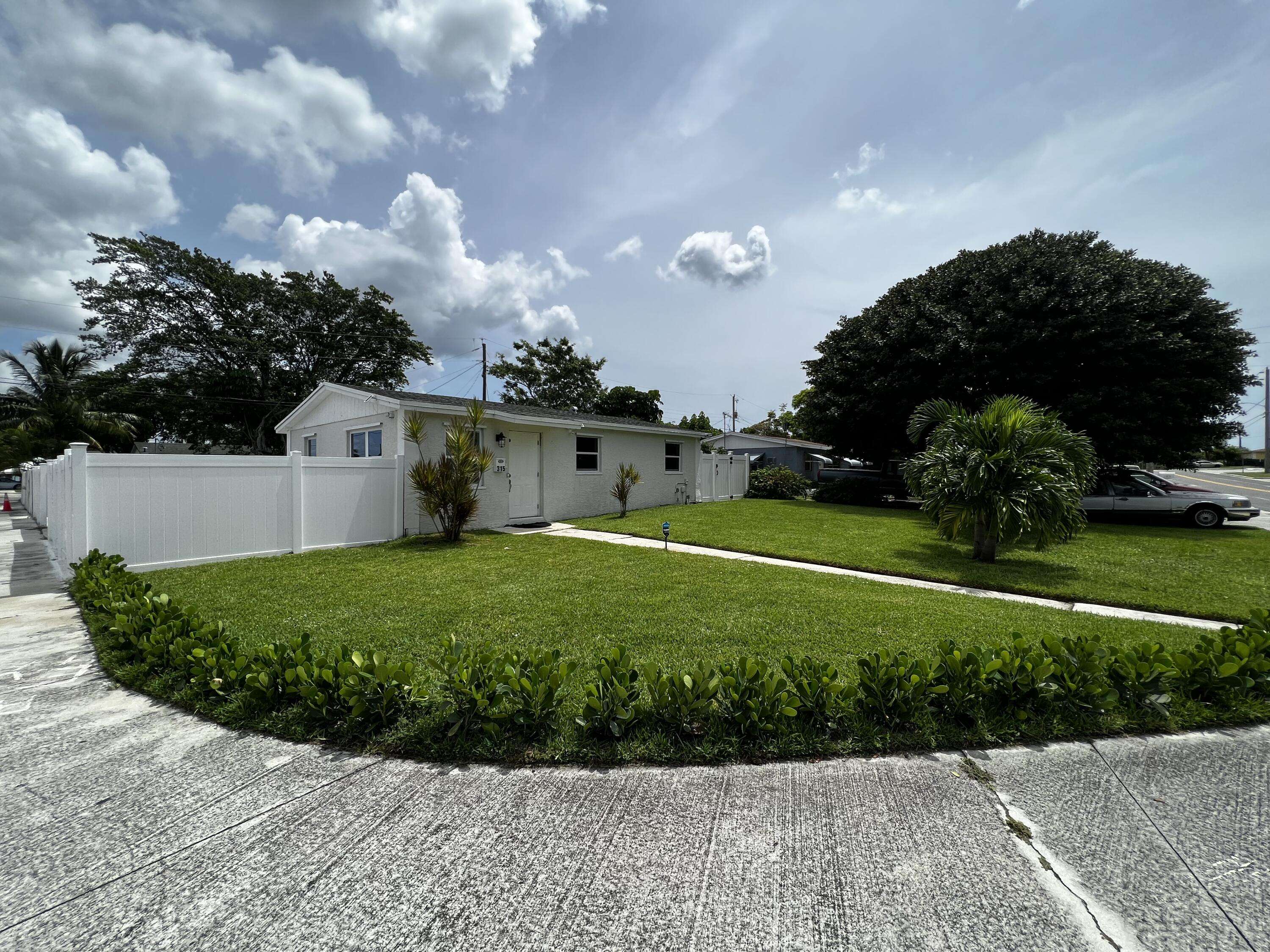 315 NW 10th AVE,  Boynton Beach,  FL 33435