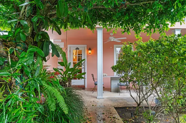 Palm Beach, FL 33480,134 Peruvian AVE 101