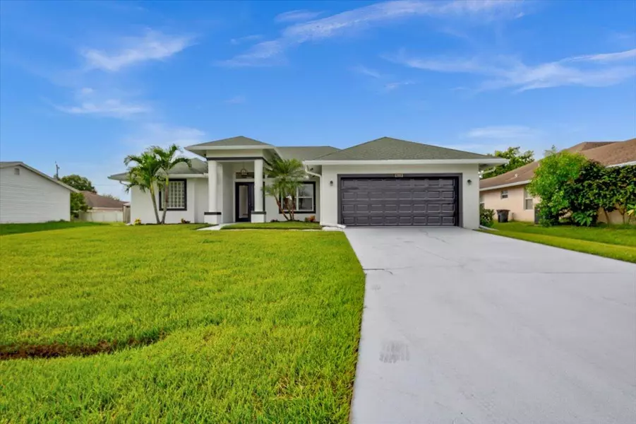 956 SW Gwendolyn TER, Port Saint Lucie, FL 34953