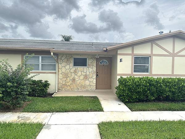 2852 W Crosley DR E,  West Palm Beach,  FL 33415