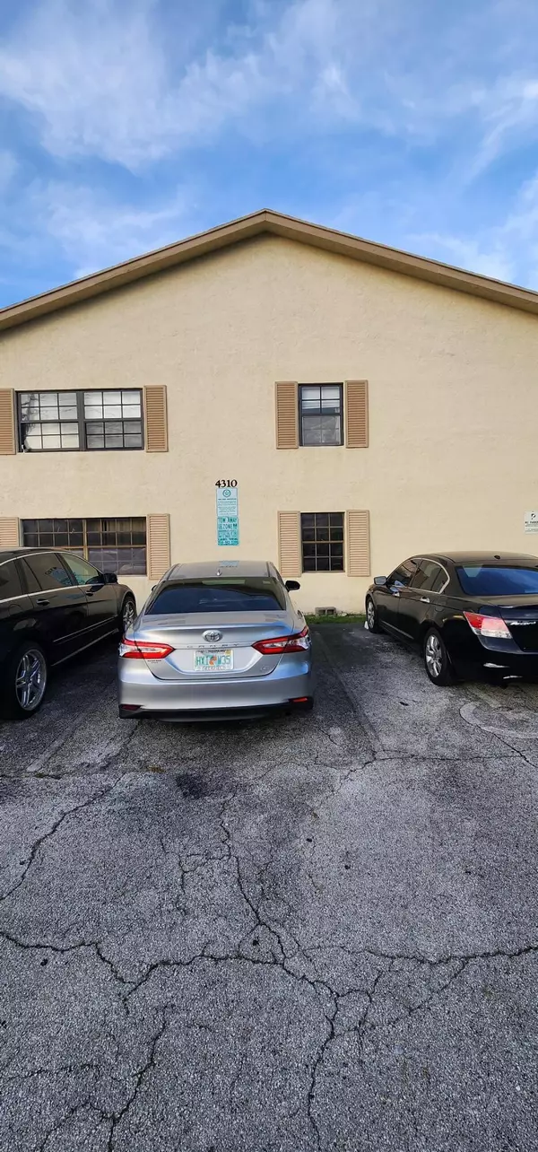 4310 Crystal Lake DR B6, Deerfield Beach, FL 33064