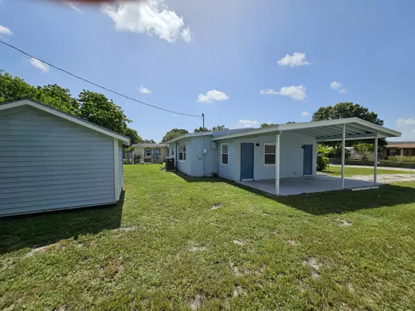 Vero Beach, FL 32962,714 SW 5th PL