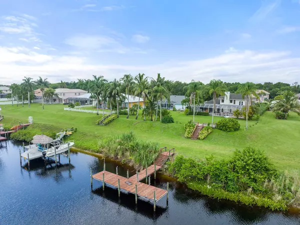 Port Saint Lucie, FL 34953,163 SE Osprey RDG