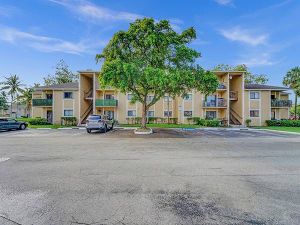 Pembroke Pines, FL 33025,251 W Palm CIR 307