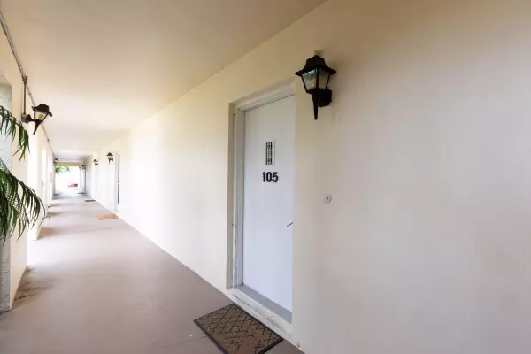 Vero Beach, FL 32960,1830 Robalo DR 105b