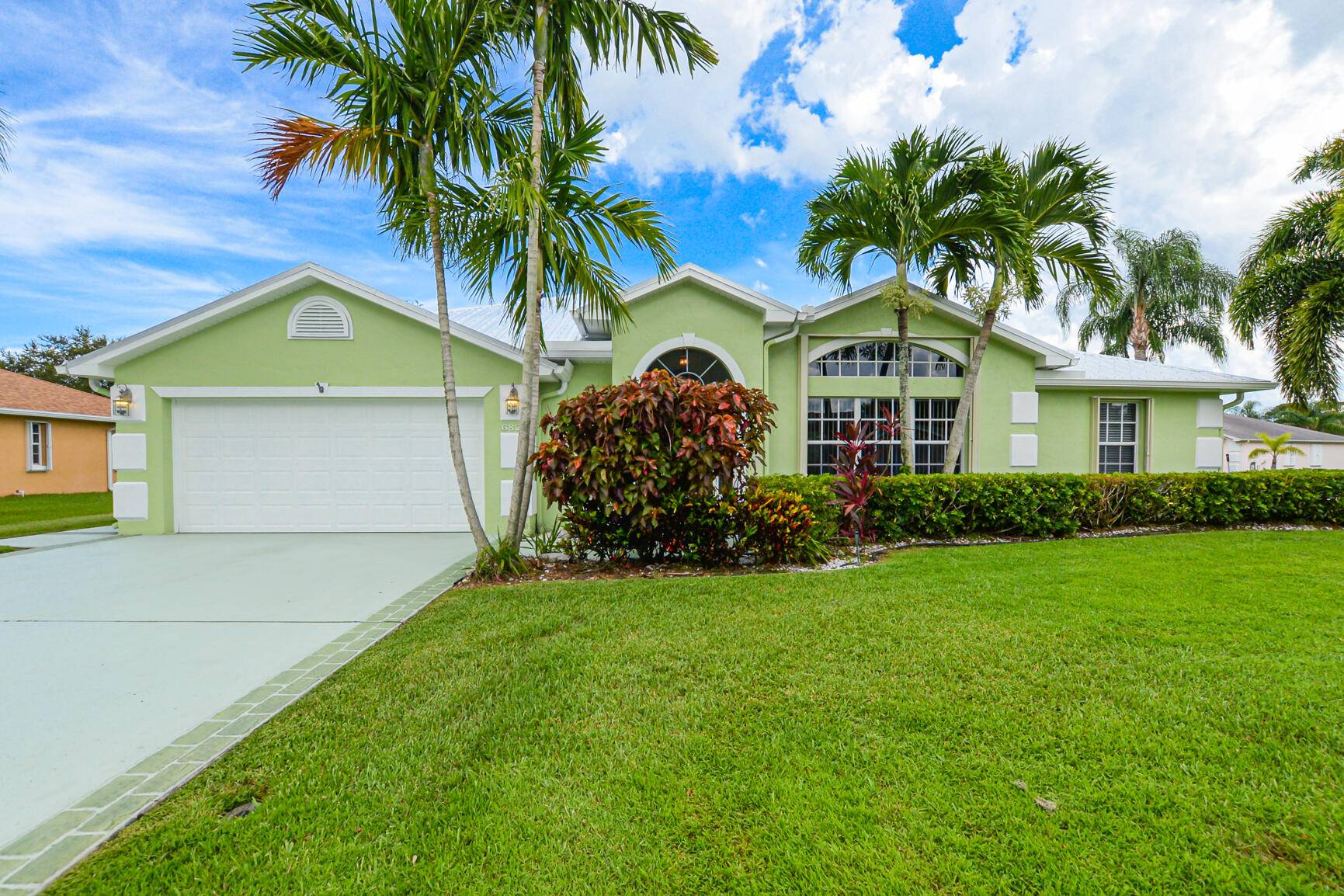 6820 Dickinson TER, Port Saint Lucie, FL 34952