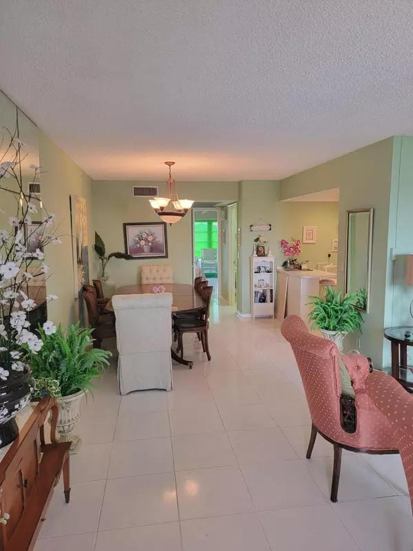 West Palm Beach, FL 33417,407 Greenbrier A