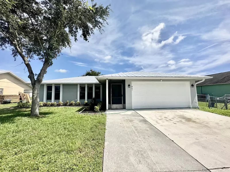 841 SE Cavern AVE, Port Saint Lucie, FL 34983