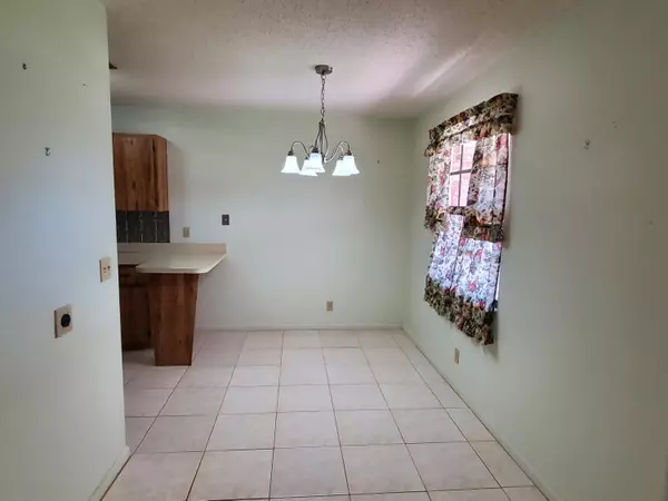 Boynton Beach, FL 33435,2206 NE 4th ST 2