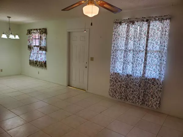 Boynton Beach, FL 33435,2206 NE 4th ST 2