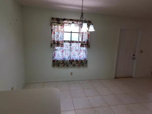 Boynton Beach, FL 33435,2206 NE 4th ST 2