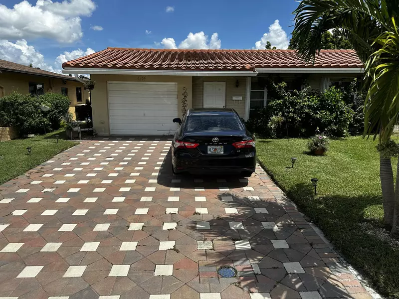 4609 NW 46th ST, Tamarac, FL 33319