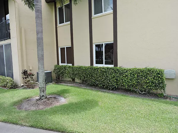 Greenacres, FL 33463,331 Pine Ridge CIR B-1