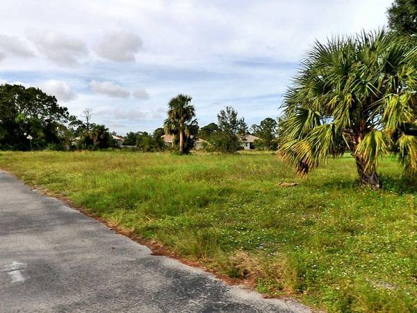832 SW Glenview CT, Port Saint Lucie, FL 34953
