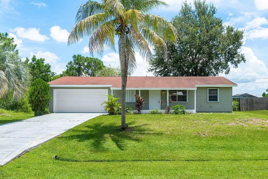 1925 SW Idaho LN, Port Saint Lucie, FL 34953