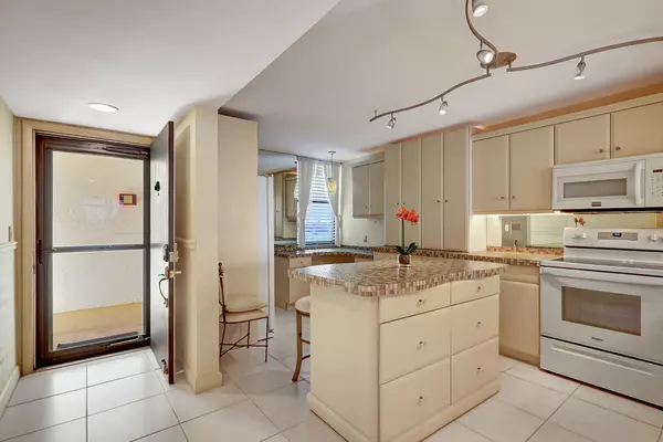 Stuart, FL 34994,1950 SW Palm City RD 14-104