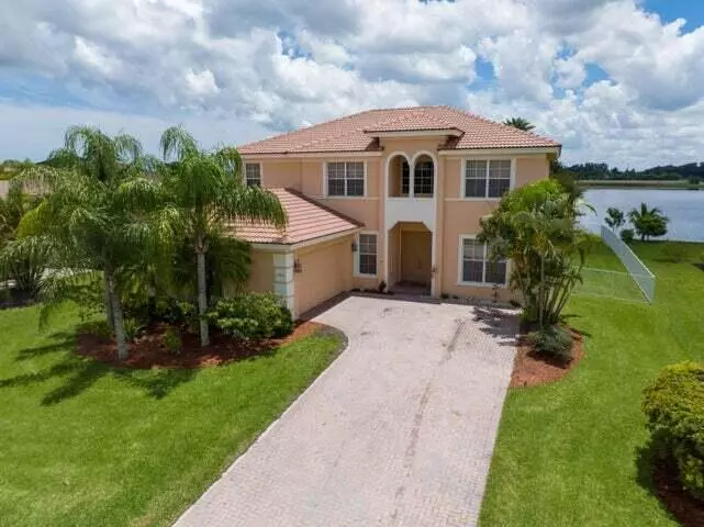 5065 SW Topaz LN, Vero Beach, FL 32968