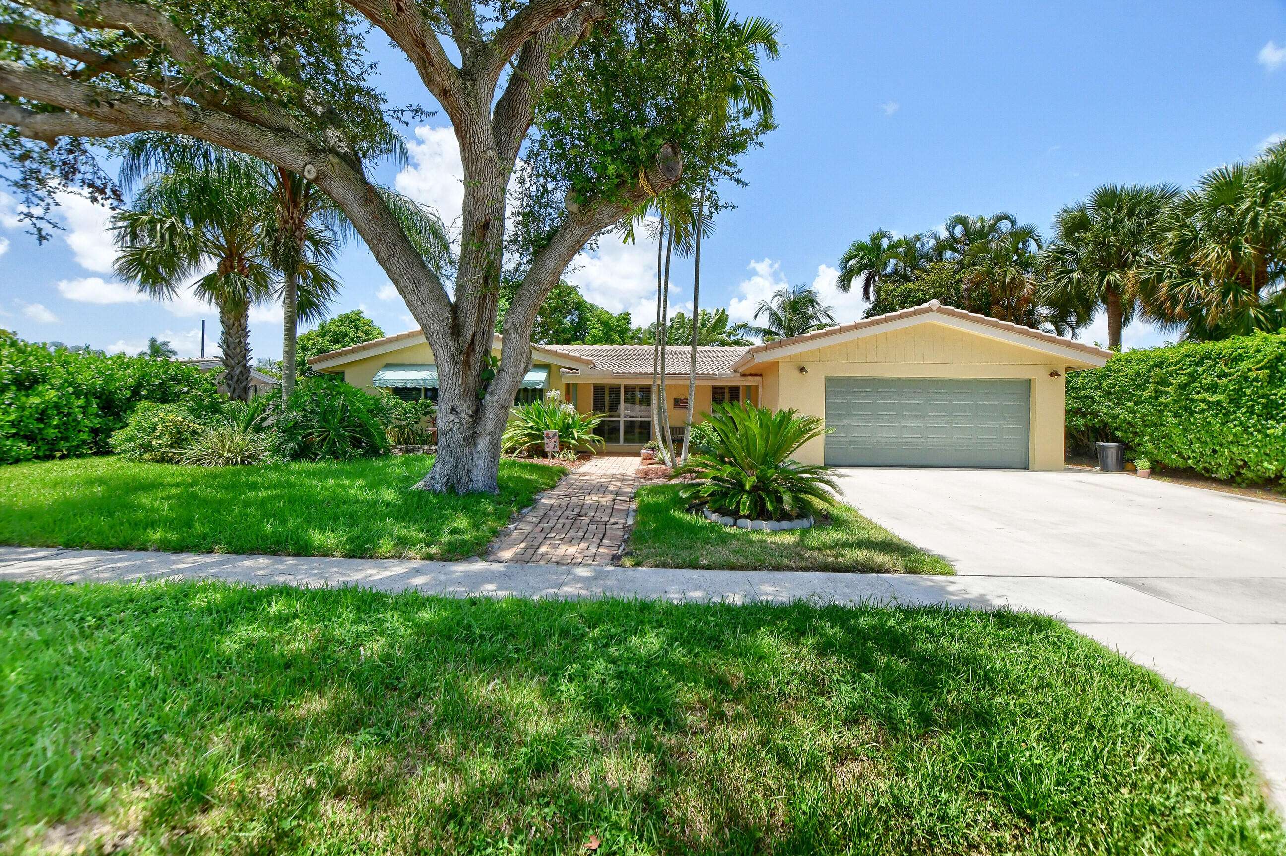 353 SW 7th TER, Boca Raton, FL 33486