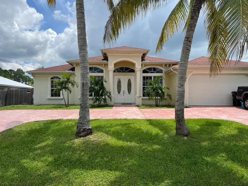 3189 SW Armucher ST, Port Saint Lucie, FL 34953