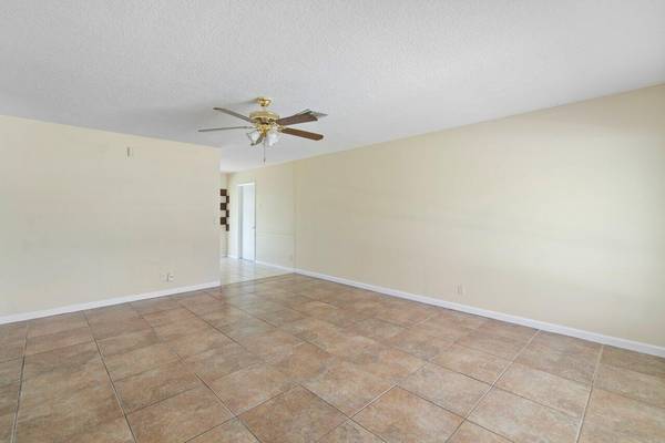 Lake Worth, FL 33463,6090 Lambeth CIR