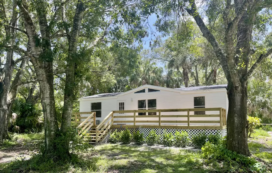 2086 NW 38th AVE, Okeechobee, FL 34972