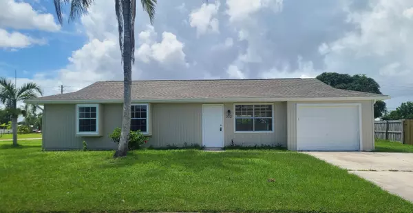 302 NE Camelot DR, Port Saint Lucie, FL 34983