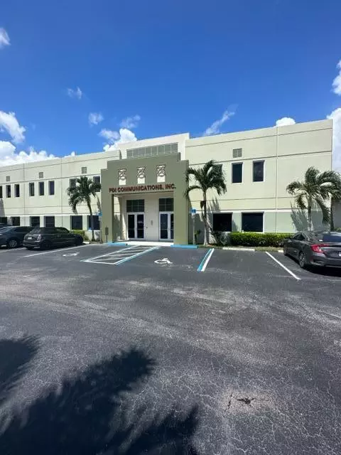 Boca Raton, FL 33487,1200 S Rogers CIR 1