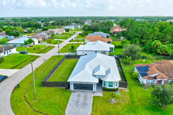 Port Saint Lucie, FL 34953,742 SW Babbit DR