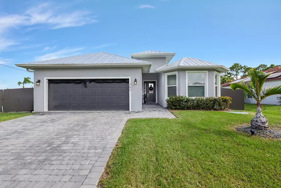 742 SW Babbit DR, Port Saint Lucie, FL 34953