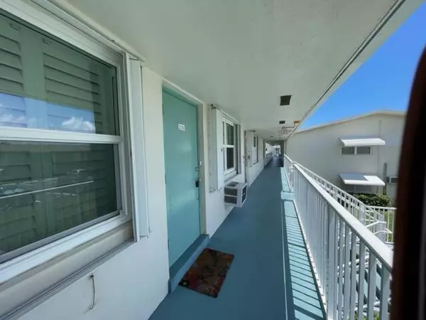 Boynton Beach, FL 33435,580 W Horizons 206