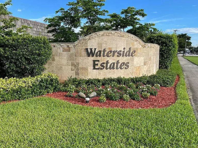 2307 Waterside DR, Lake Worth, FL 33461