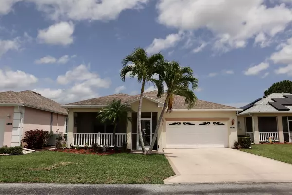 560 NW Cortina LN, Port Saint Lucie, FL 34986